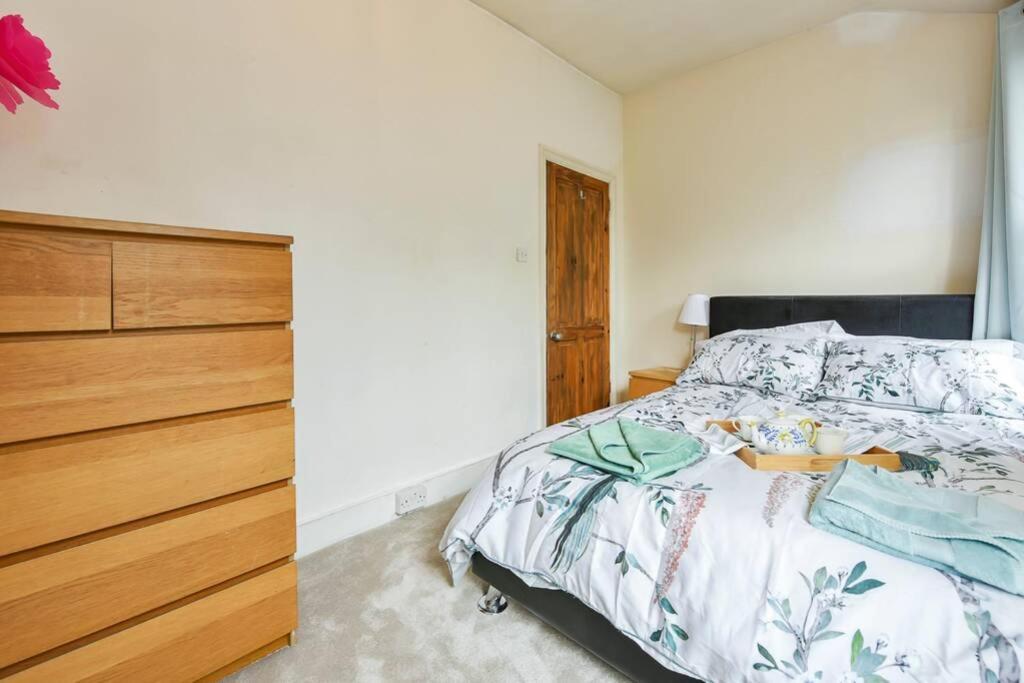 Groves 4 Bedroom, Shepherds Bush Londýn Exteriér fotografie